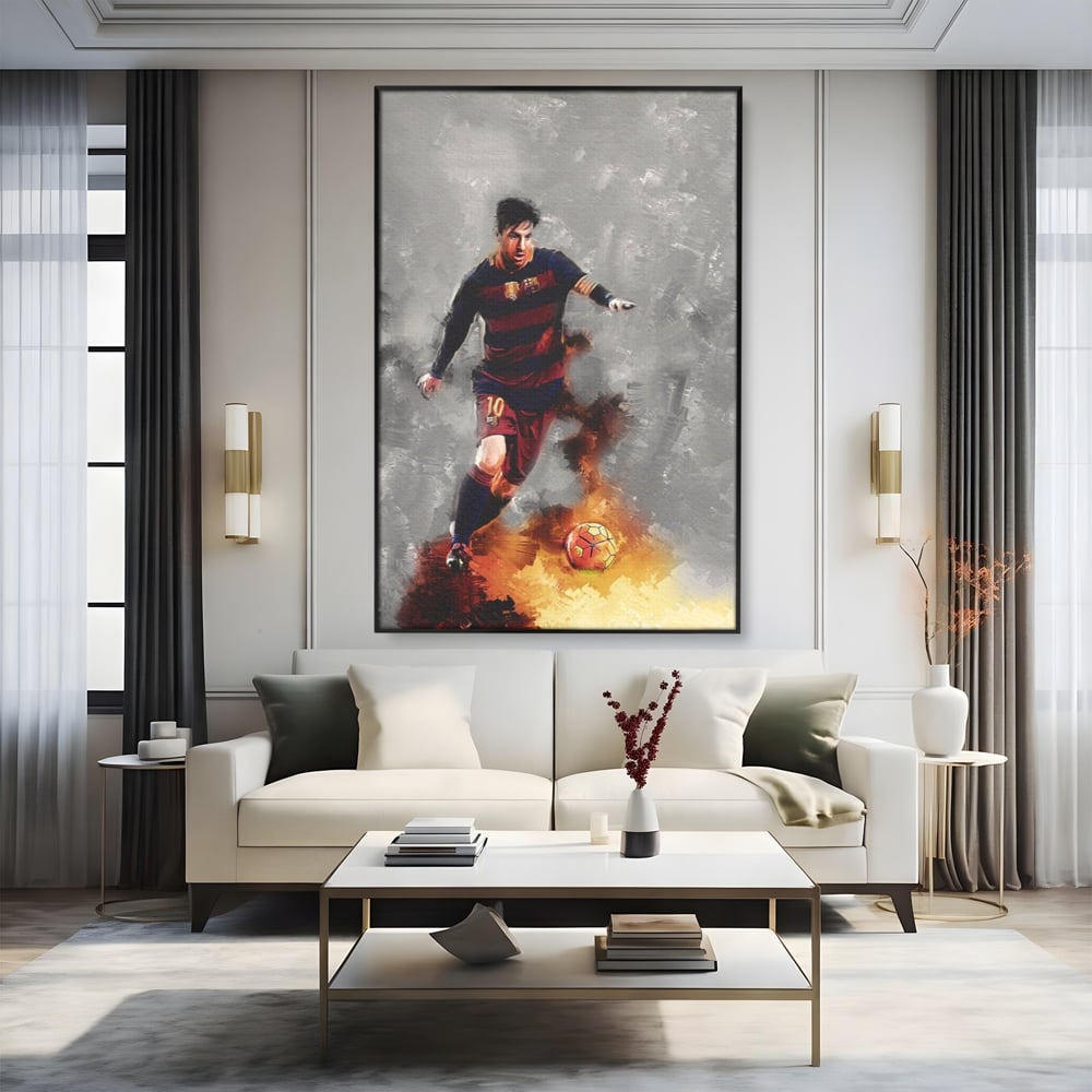 Tablou canvas cu tablou canvas cu fotbalistul lionel messi, in rama de aluminiu negru, pe perete intr-un living